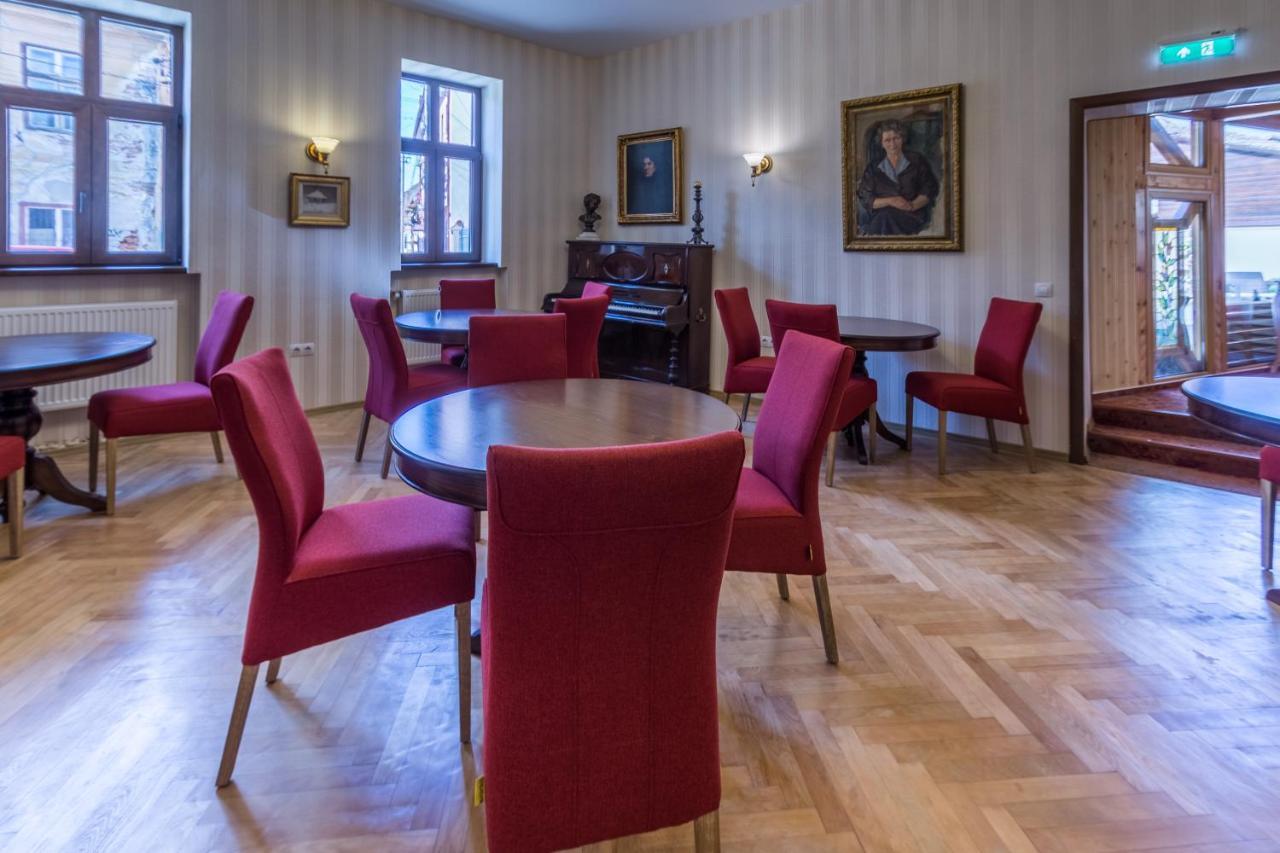 Noblesse Boutique Resort Sibiu Buitenkant foto The interior of the library