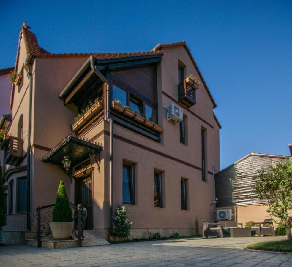 Noblesse Boutique Resort Sibiu Buitenkant foto The house of the writer in Belgrade