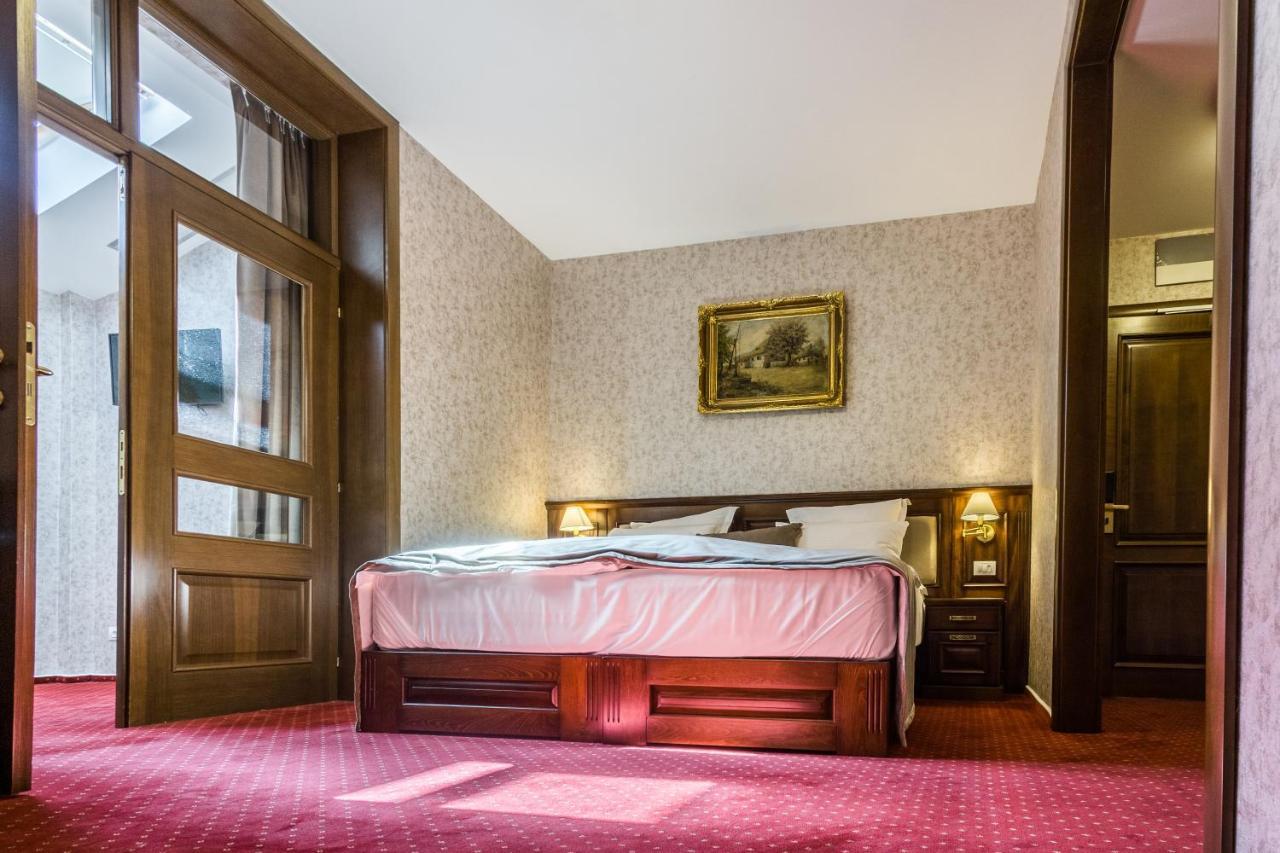 Noblesse Boutique Resort Sibiu Buitenkant foto A room at the hotel