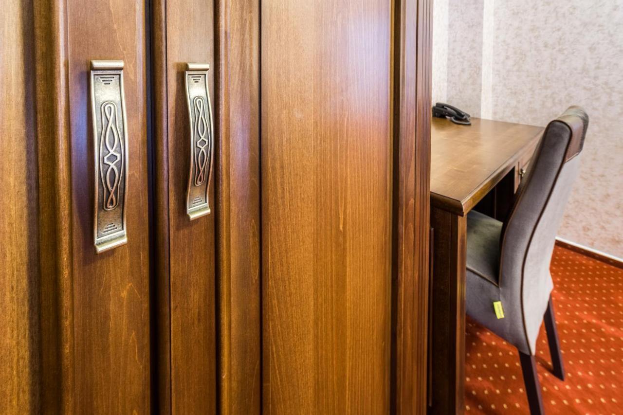 Noblesse Boutique Resort Sibiu Buitenkant foto A room divider
