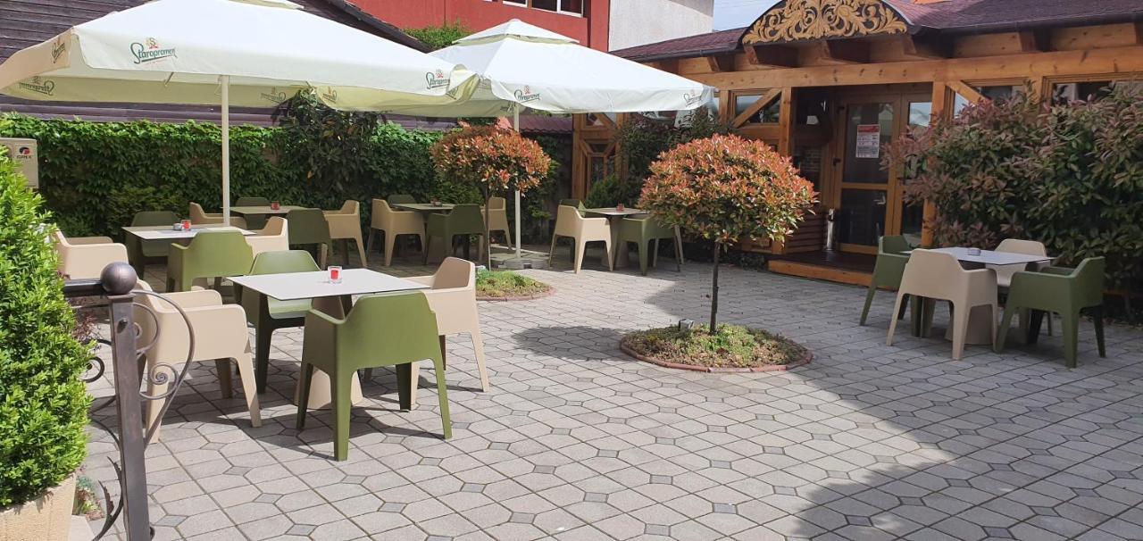Noblesse Boutique Resort Sibiu Buitenkant foto The restaurant in the village