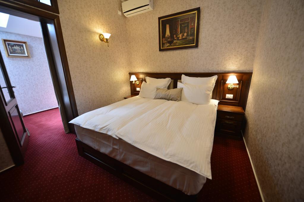 Noblesse Boutique Resort Sibiu Buitenkant foto A room at the hotel