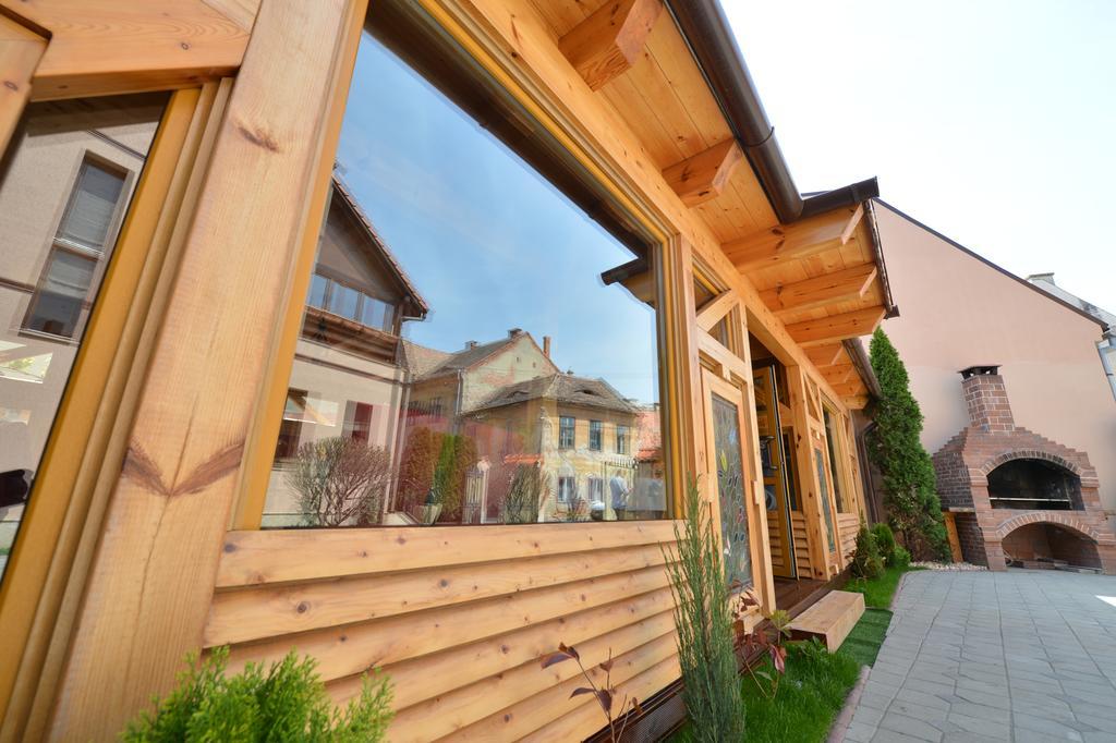 Noblesse Boutique Resort Sibiu Buitenkant foto The new building of the museum