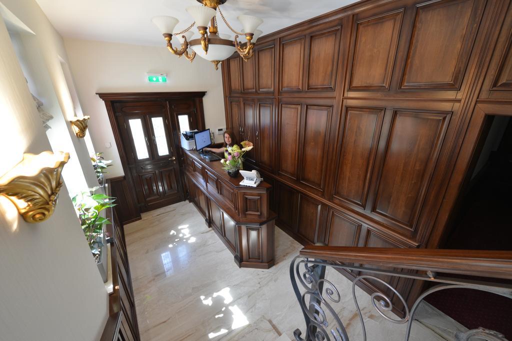 Noblesse Boutique Resort Sibiu Buitenkant foto Reception