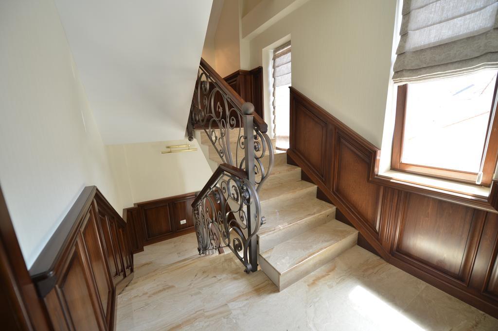 Noblesse Boutique Resort Sibiu Buitenkant foto Stairway