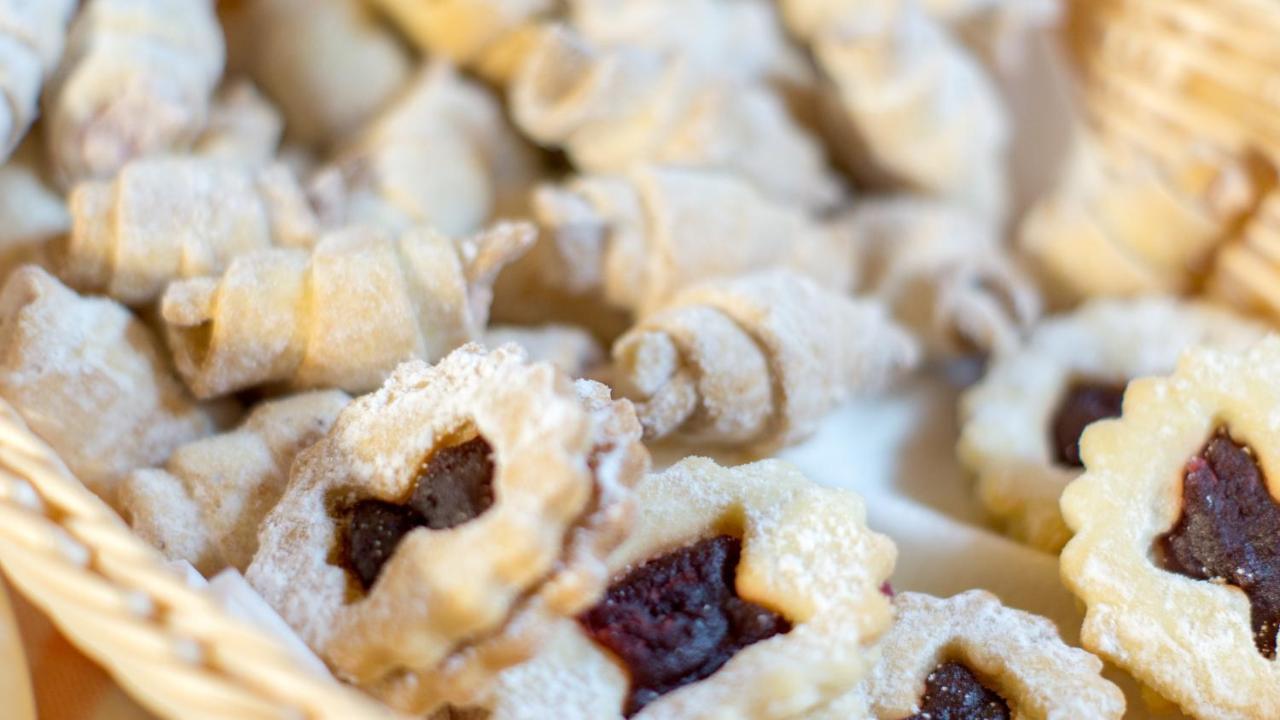 Noblesse Boutique Resort Sibiu Buitenkant foto A close-up of rugelach