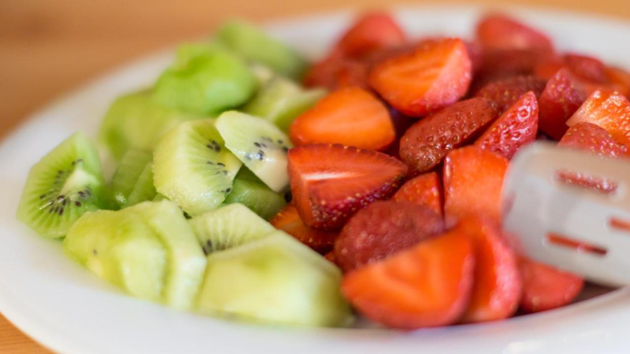 Noblesse Boutique Resort Sibiu Buitenkant foto Fruit salad